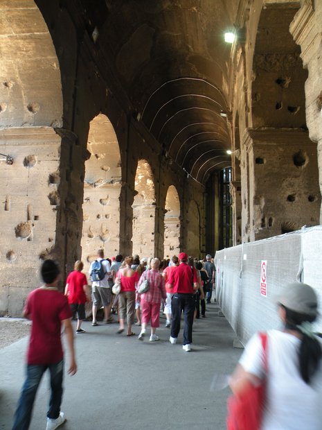  sous les arcades du Colisée